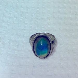 Vintage 1976 mood ring still works